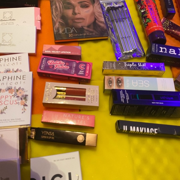 Make up bundle - Picture 3 of 10